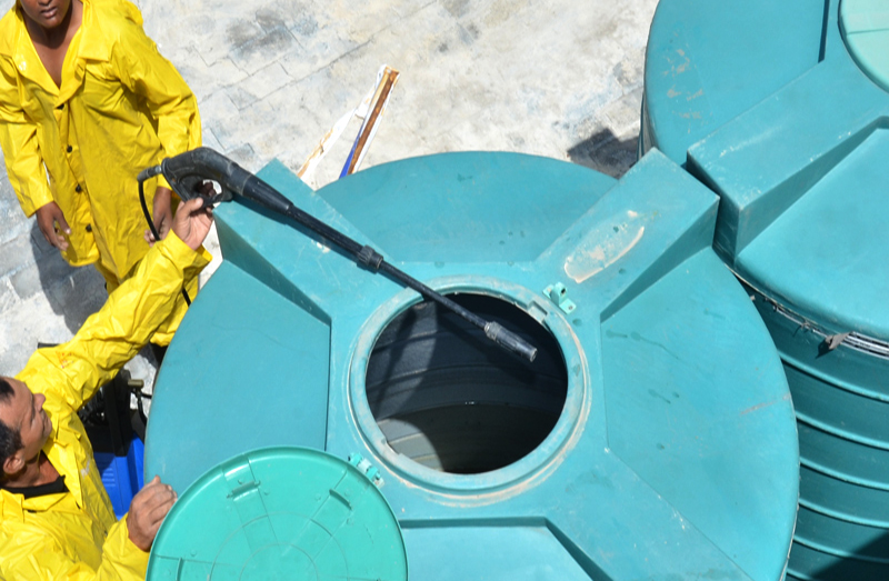 Water-Tanks-Cleaning